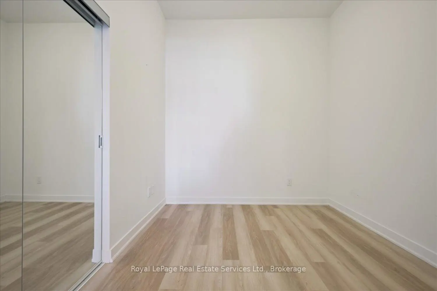 Additional image 6 of 2007 James Street 308