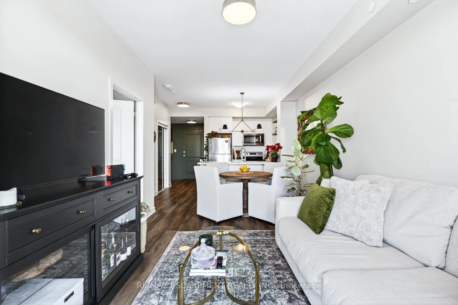 Additional image 10 of 450 Dundas Street 714