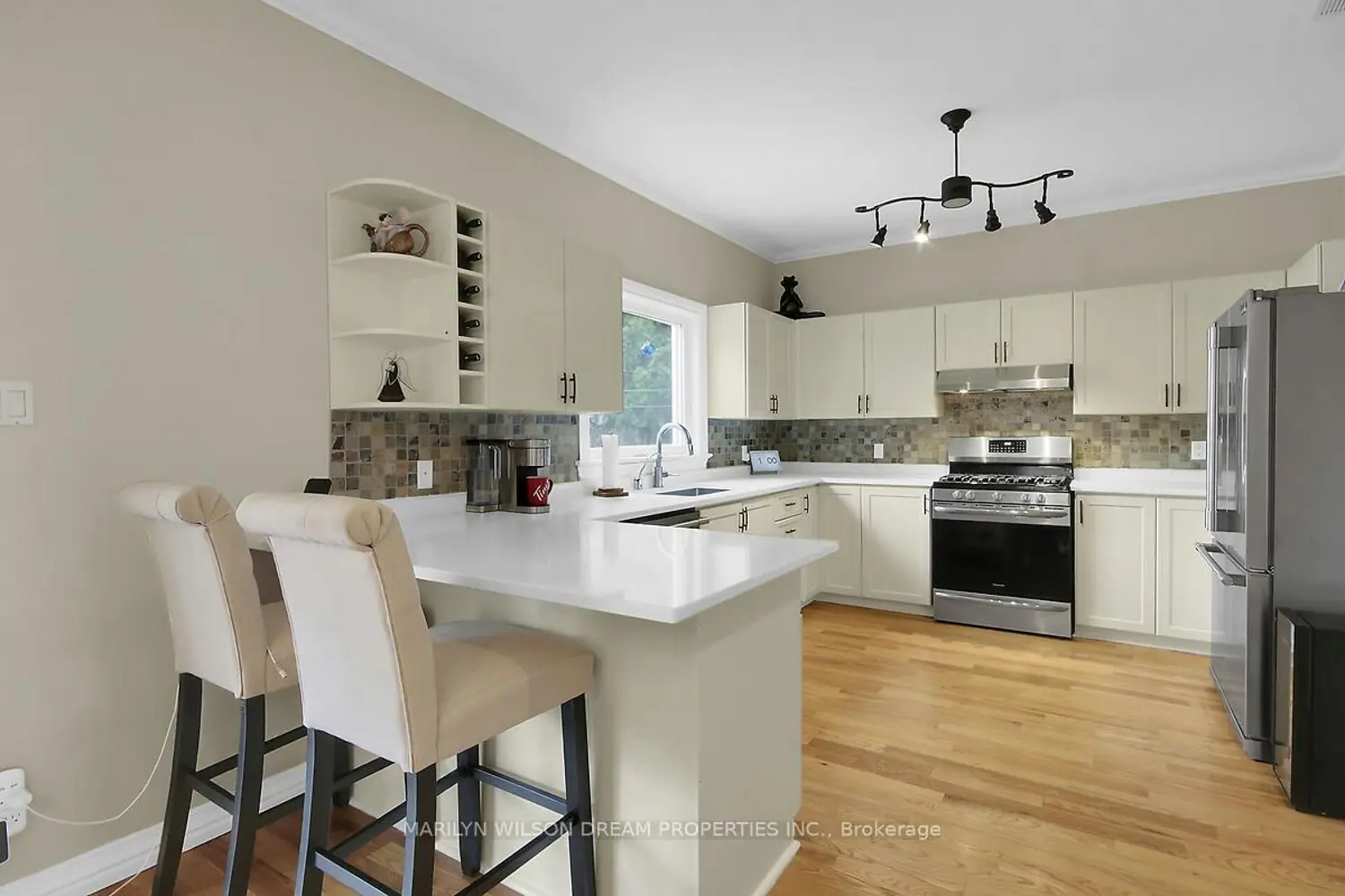 3276 Barlow Crescent photo 5