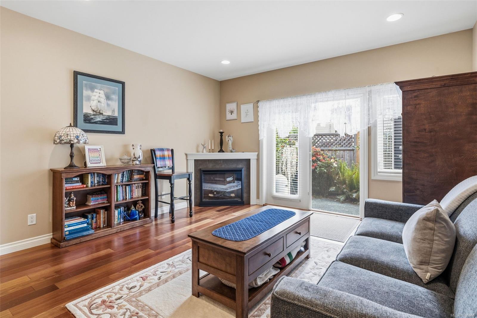 Additional image 2 of 2-9625 Fifth Street, Sidney, BC, V8L 2W7