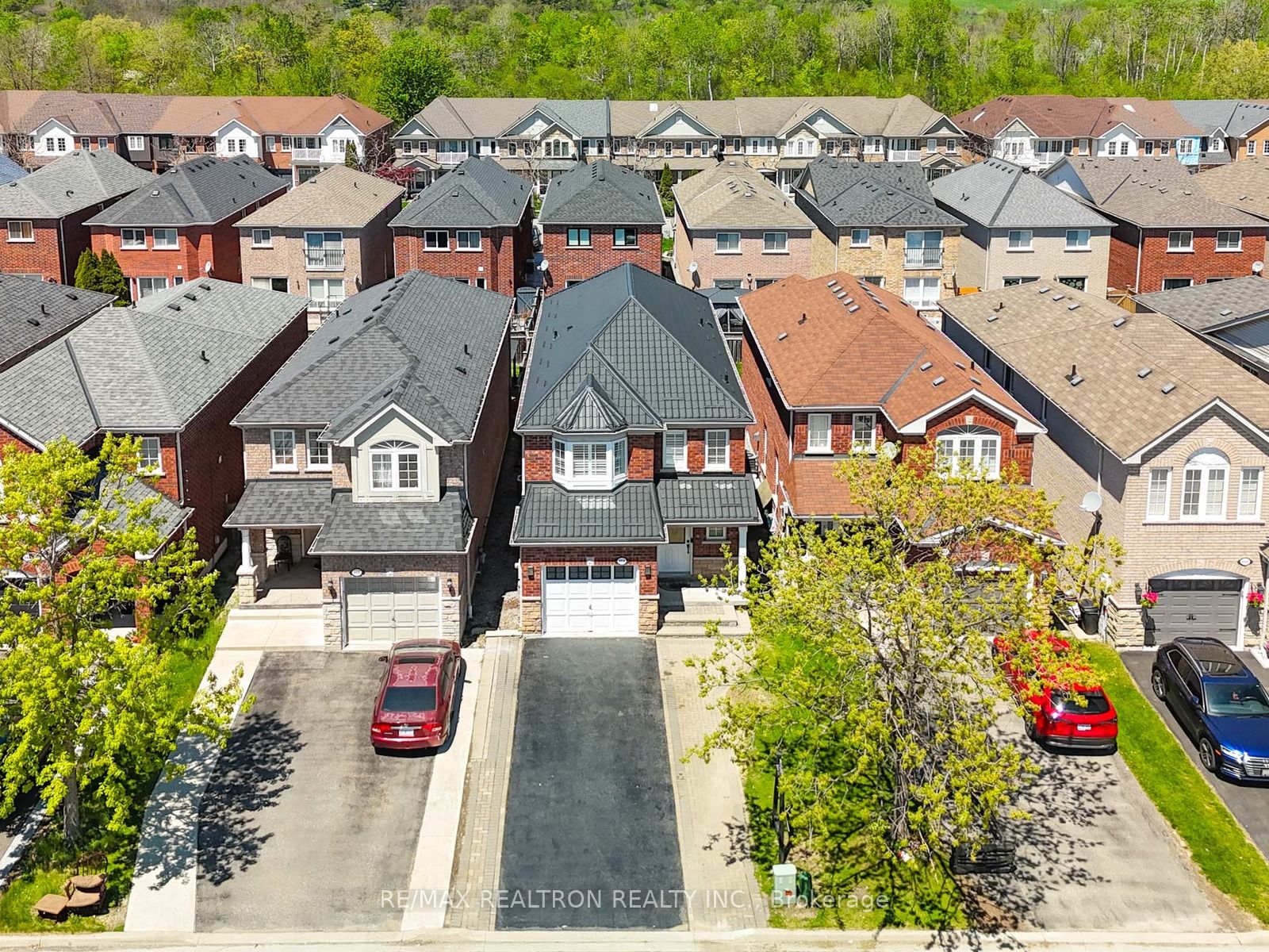 664 Sunbird Trail, Pickering, ON, L1X 2X6