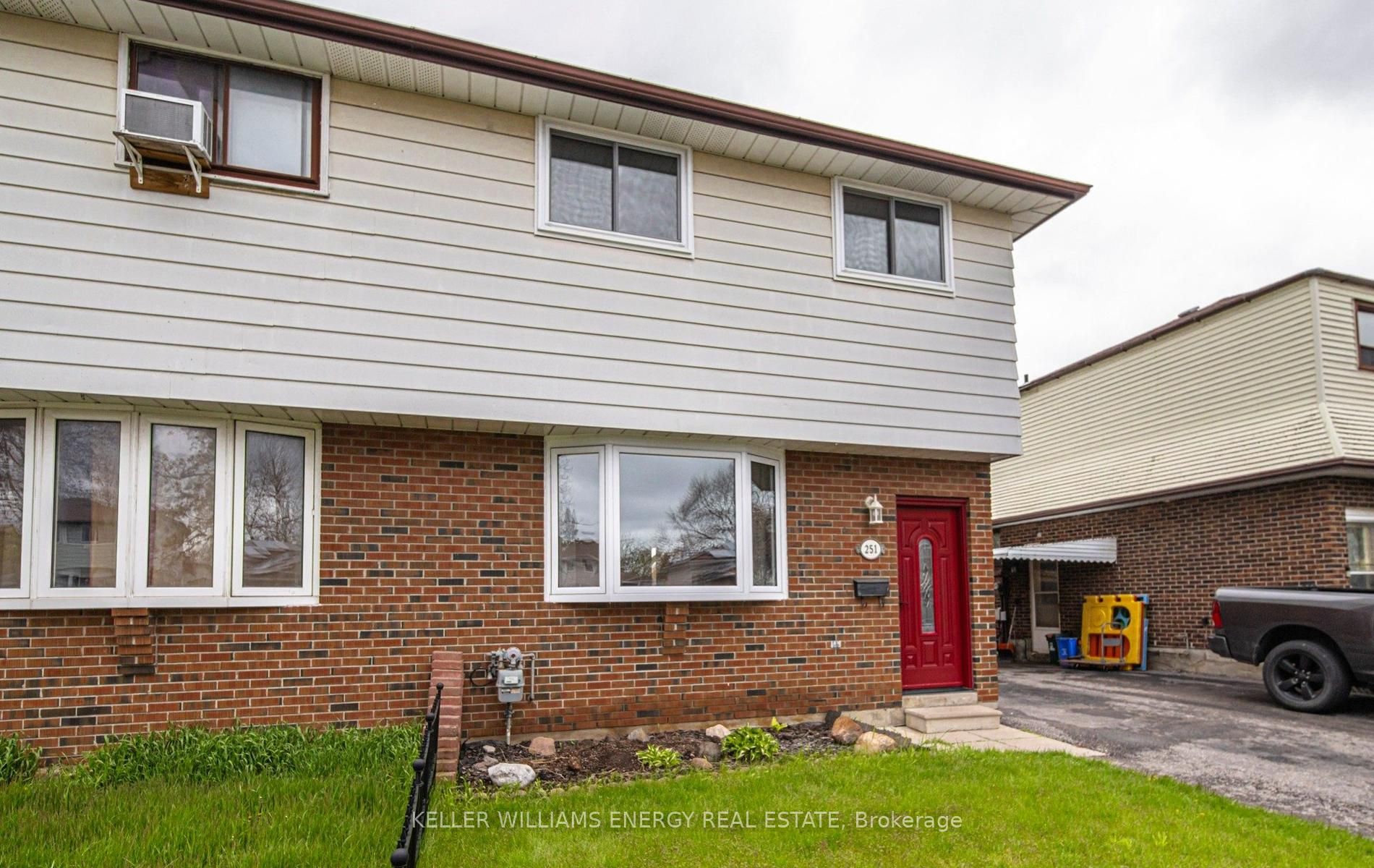 251 Kinmount Crescent, Oshawa, ON, L1J 3T8