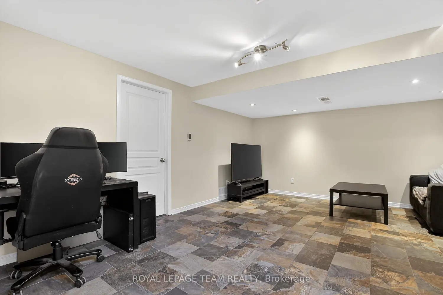 Additional image 11 of 19 Goldthorpe Private