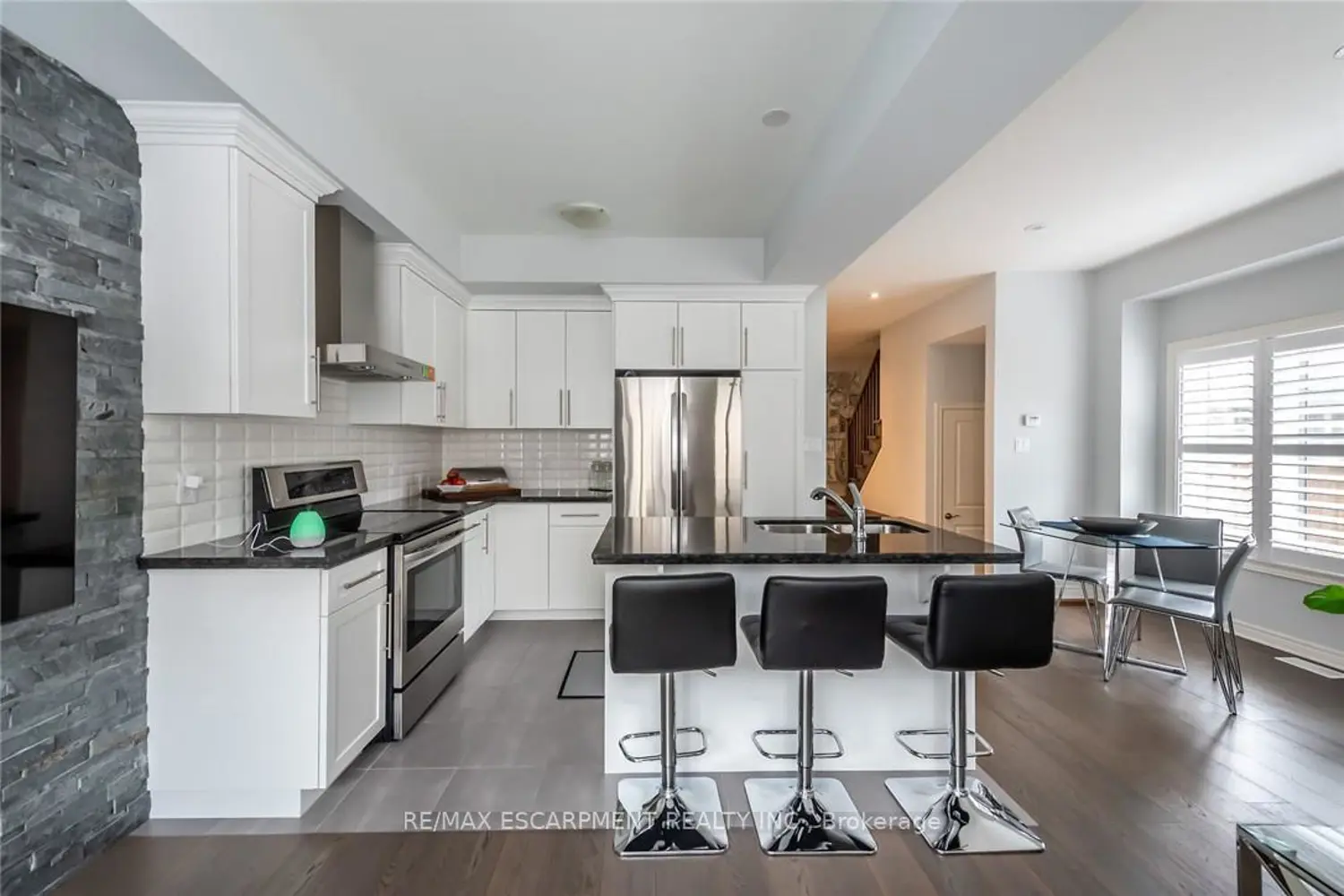 Additional image 3 of 98 Shoreview Place 42
