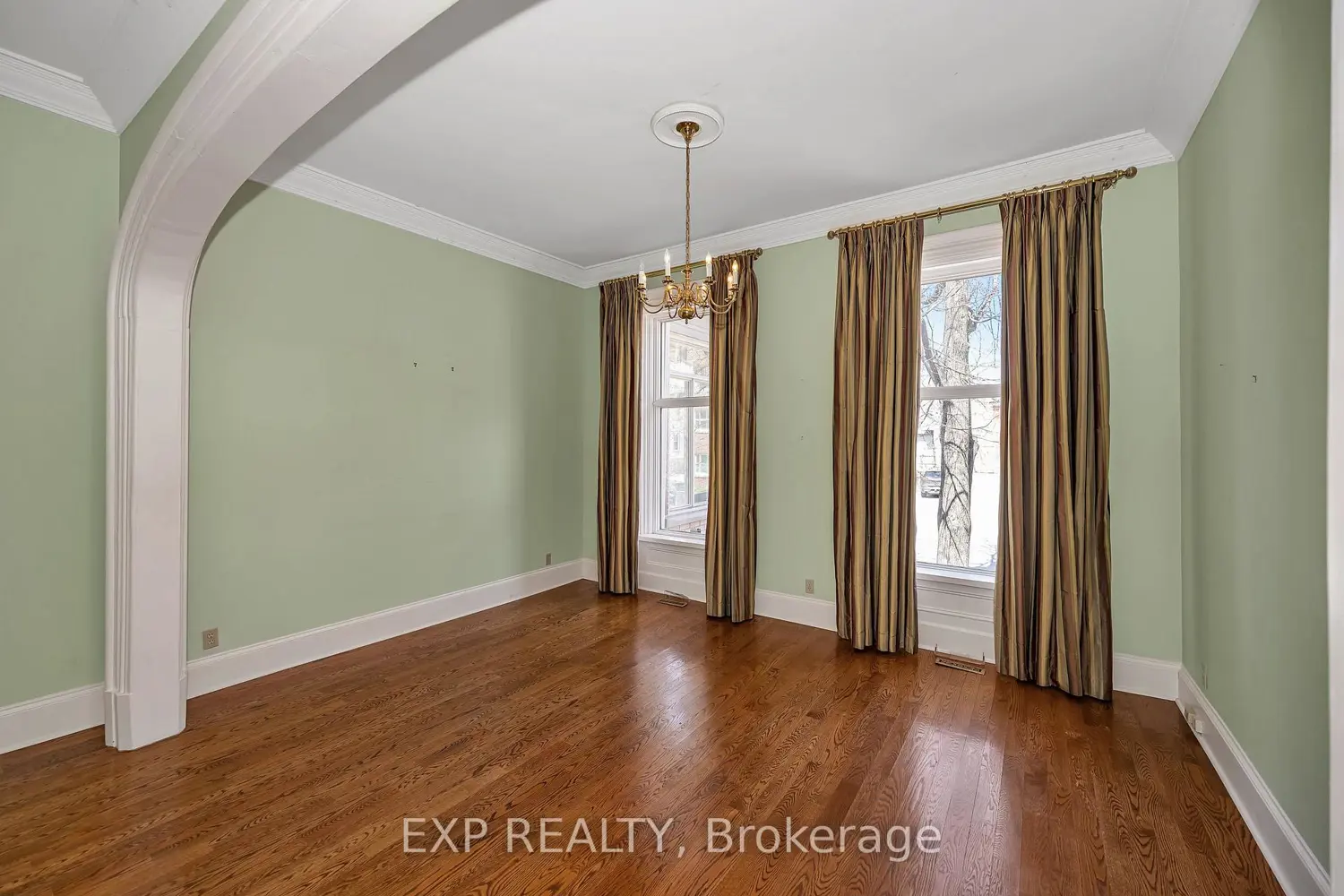 274 Daly Avenue 2 photo 2