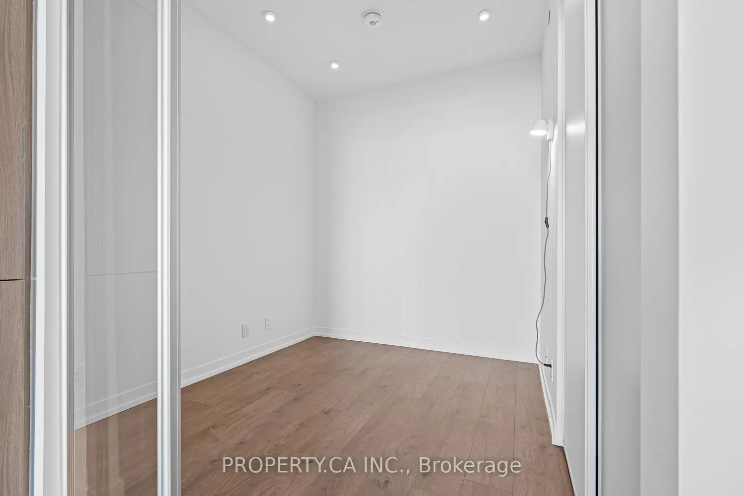 Additional image 6 of 950 Portage Parkway 4915