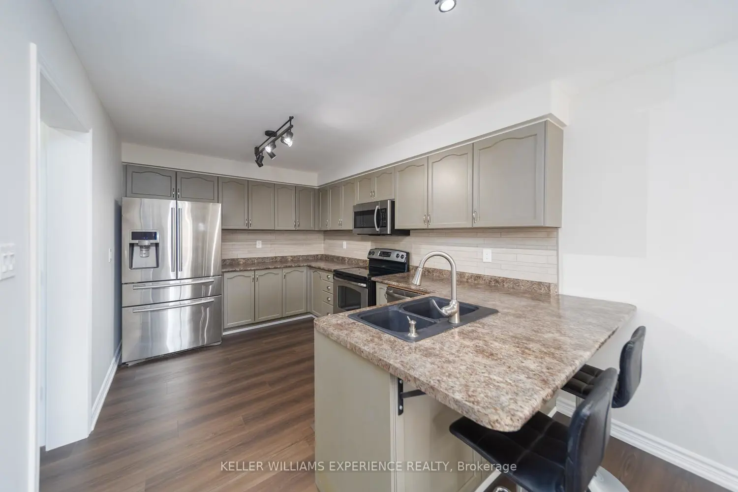 Additional image 4 of 599 Walpole Crescent