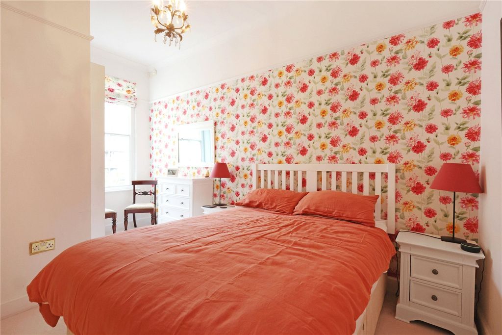 Additional image 4 of 3 bed flat to rentThe Broad Walk, Imperial Square, Cheltenham, Gloucestershire GL50