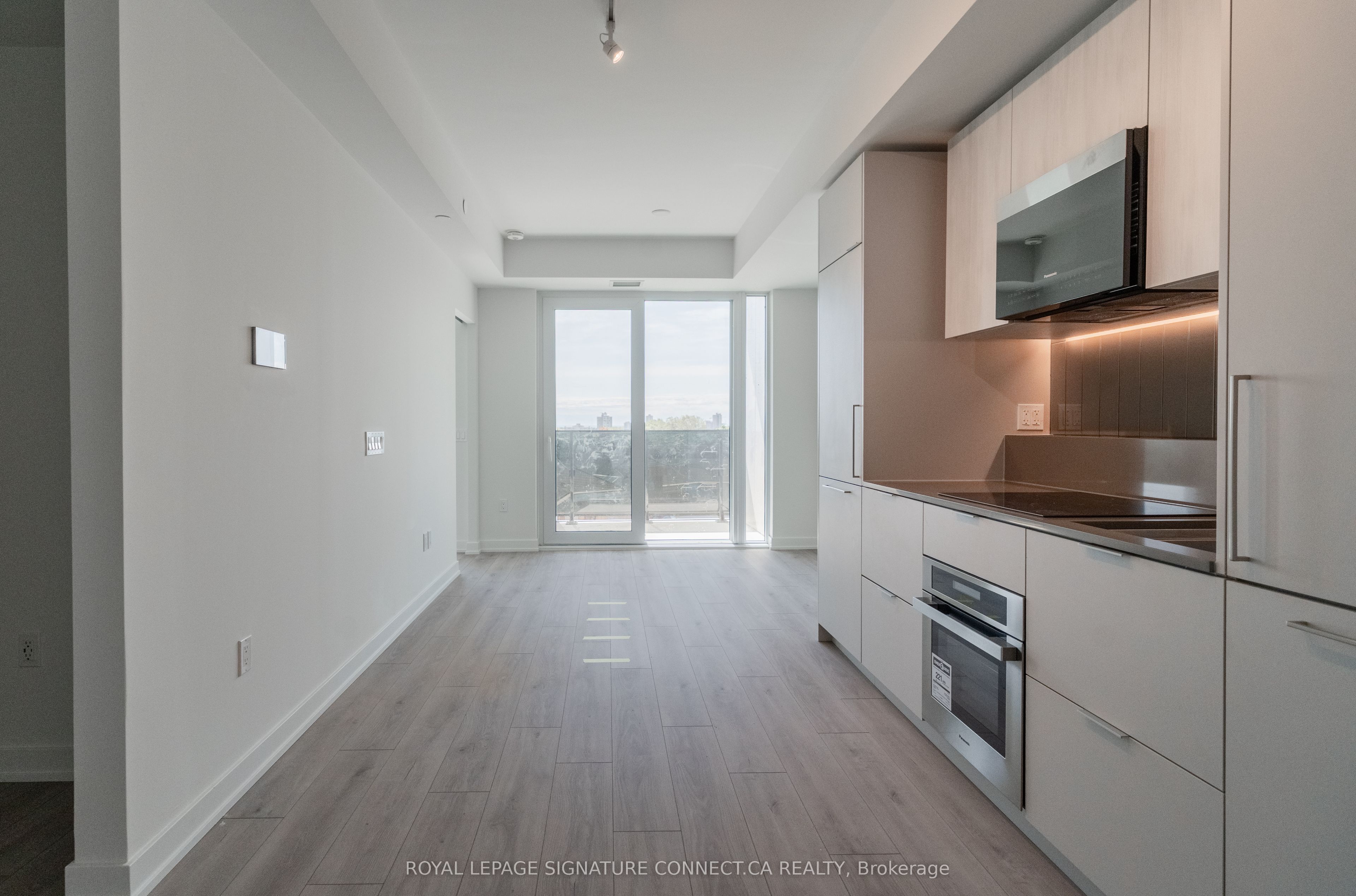 Additional image 3 of 402-1 Fairview Road E, Mississauga, ON, L5A 0B4