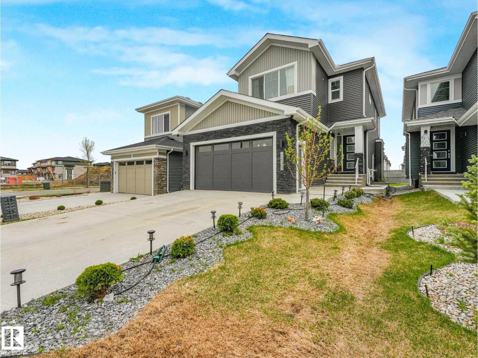 16307 19 Avenue SW, Edmonton, AB, T6W5J8