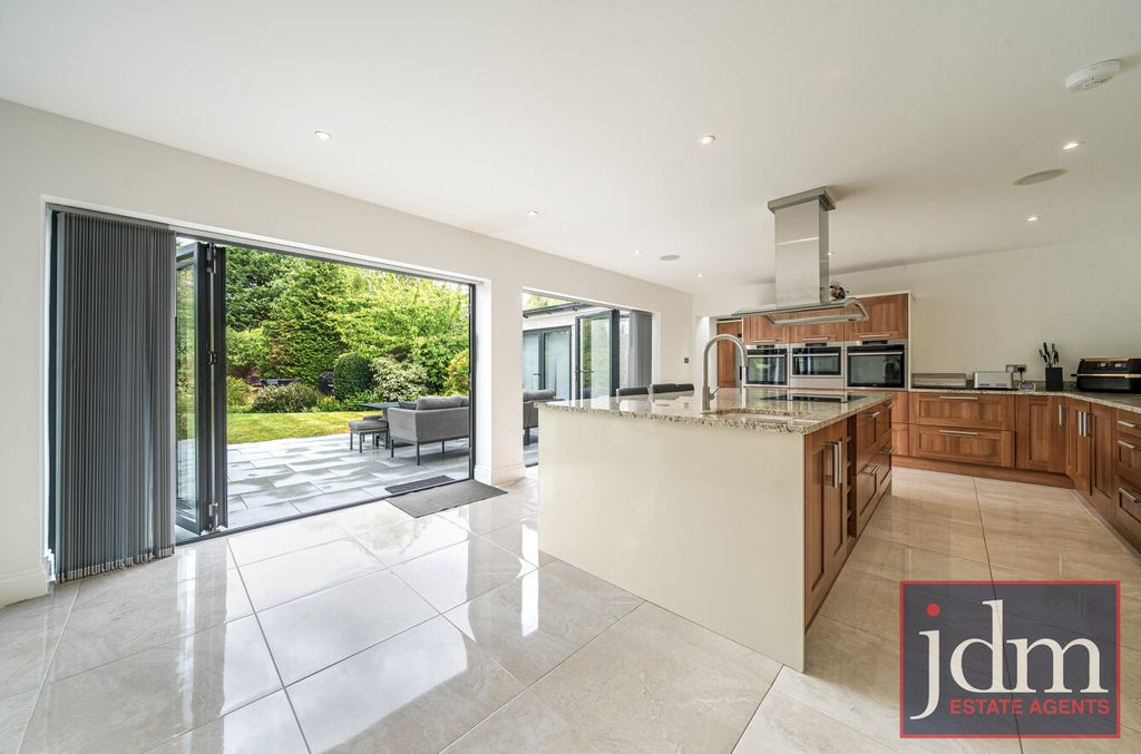 Additional image 8 of 5 bed detached house to rentClarendon Way, Chislehurst BR7