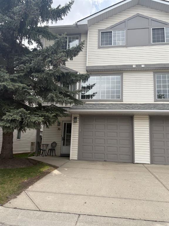 70 Kingsland Villas SW, Calgary, AB, T2V 5J9