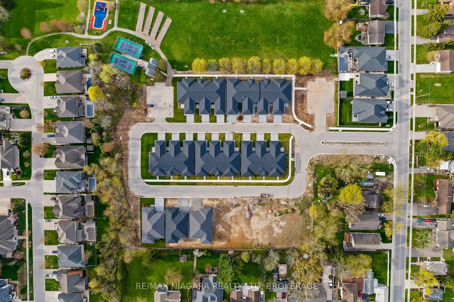 Additional image 12 of 17 Accursi Crescent