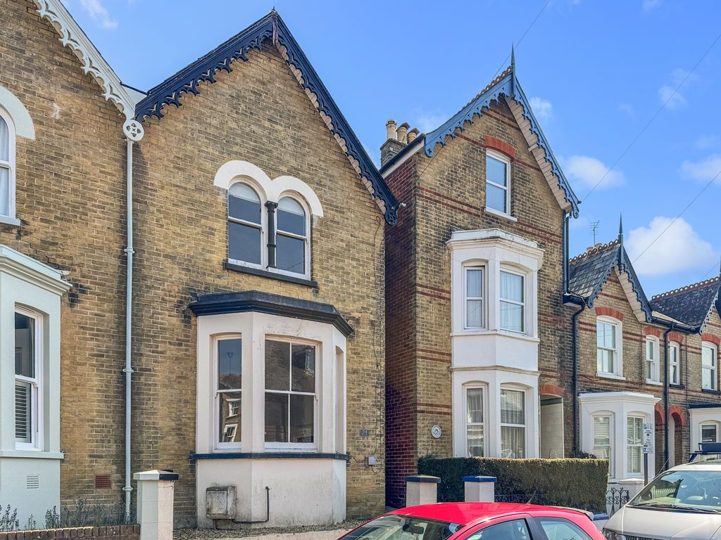 3 bed semi-detached house to rentBeckford Road, Cowes PO31