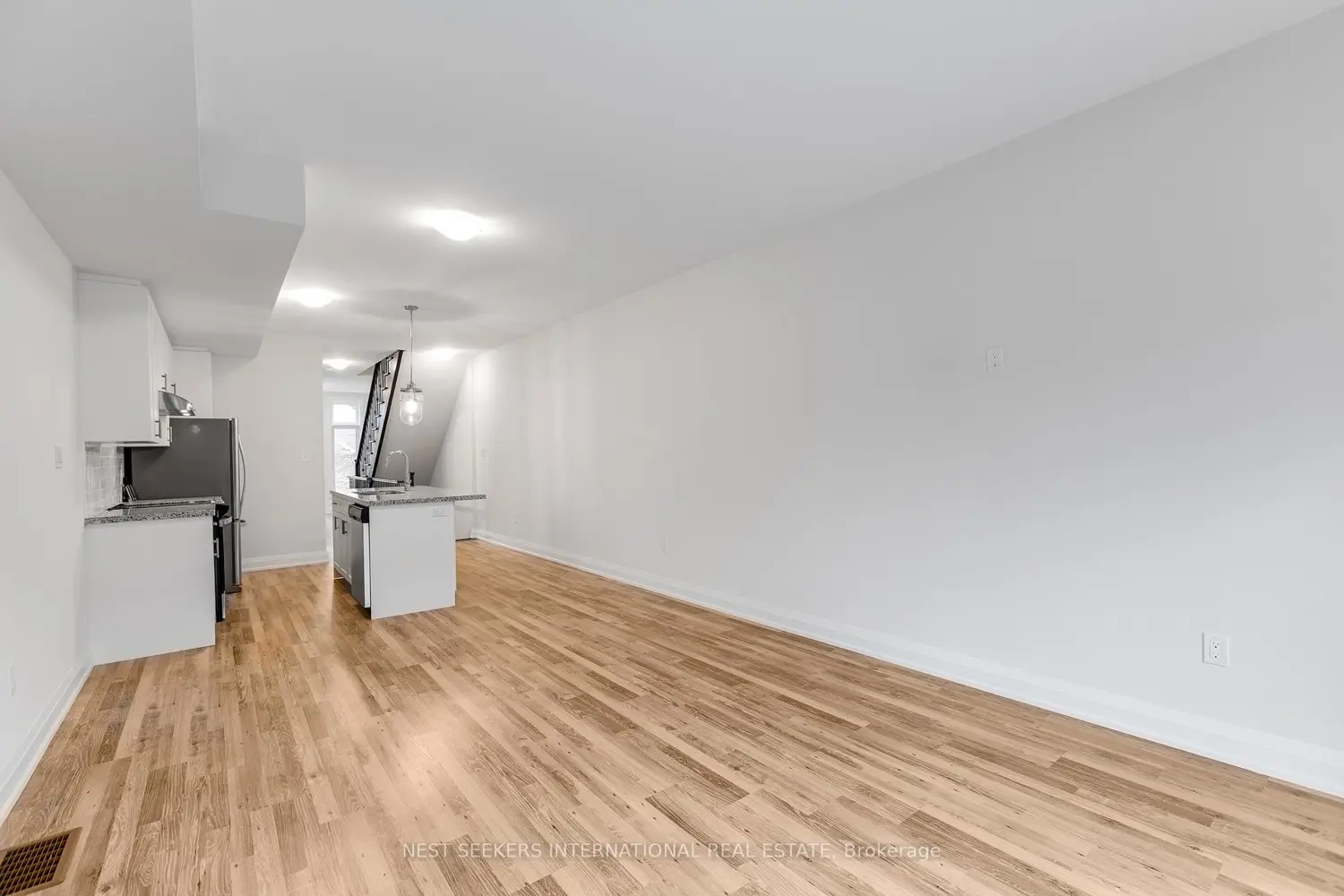 Additional image 3 of 1760A Lawrence Avenue 85