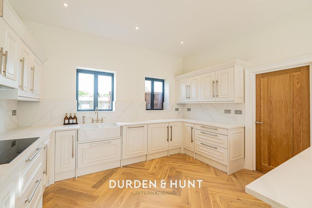 Additional image 7 of 4 bed detached house to rentMott Street, Loughton IG10