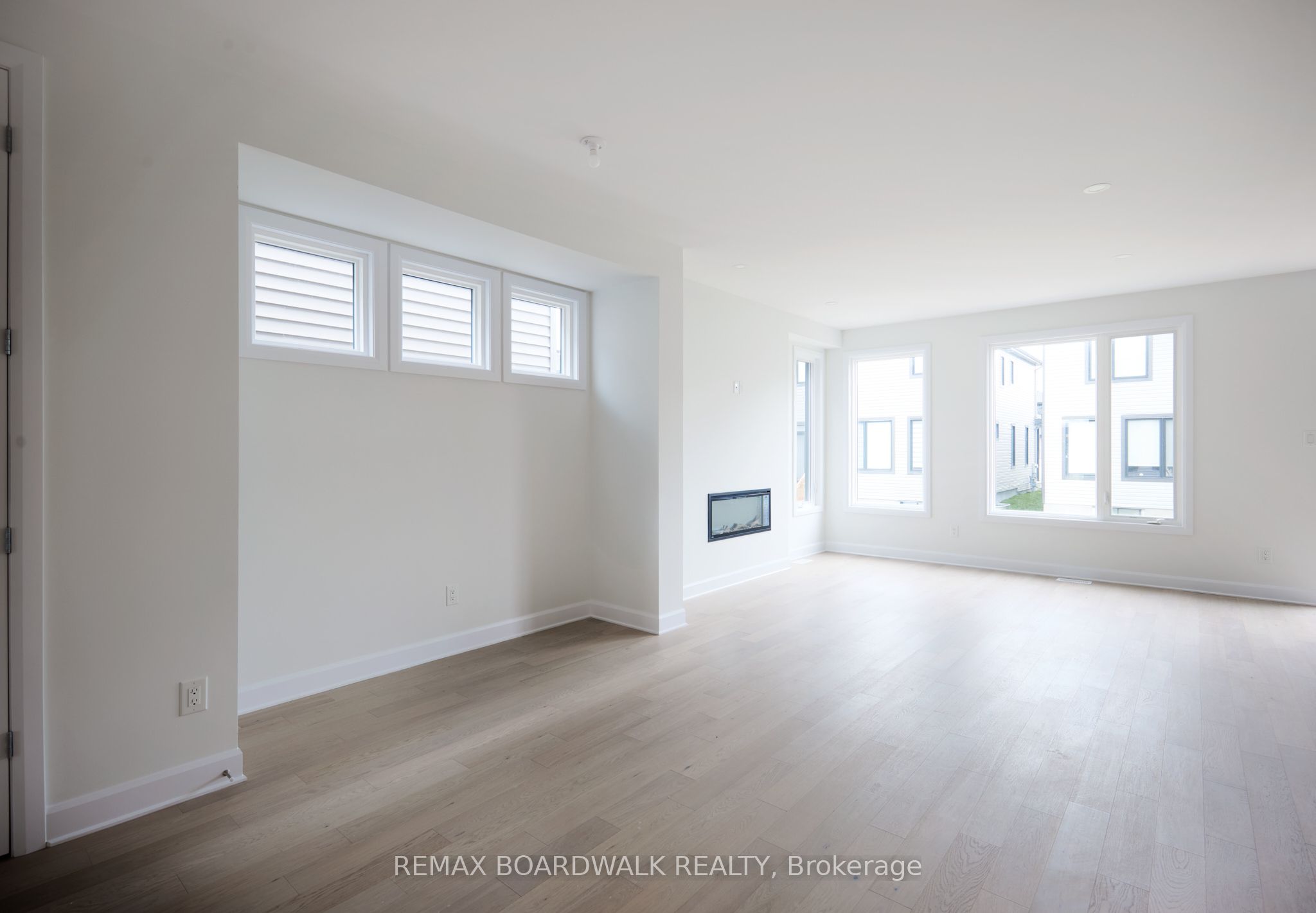 Additional image 3 of 592 Roundhouse Crescent, Ottawa, ON, K2S 1K4