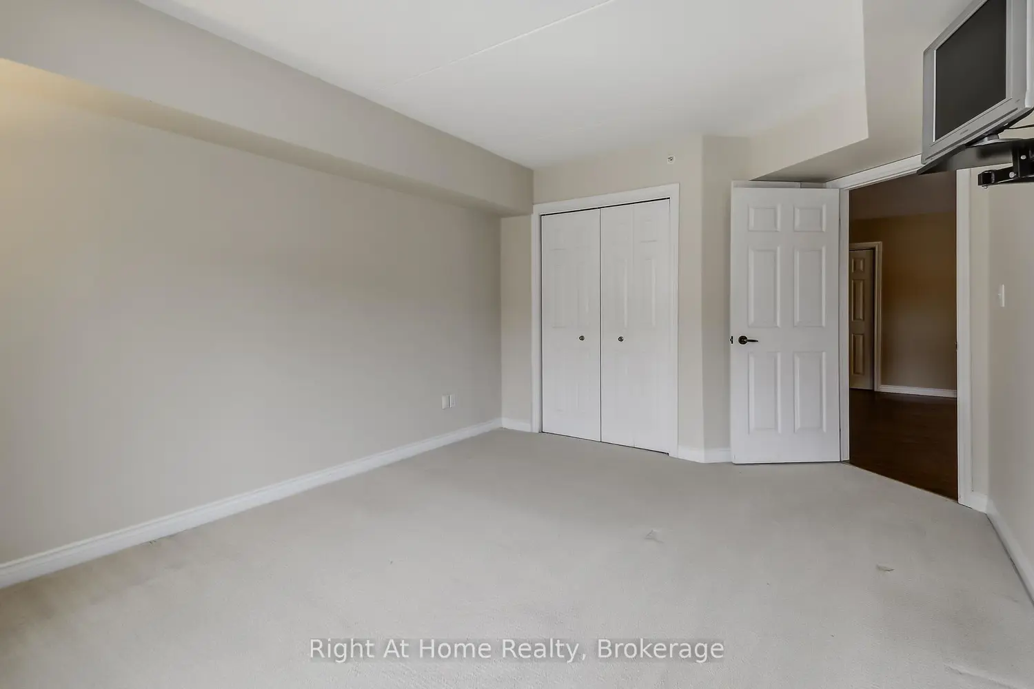 Additional image 15 of 4005 Kilmer Drive 212