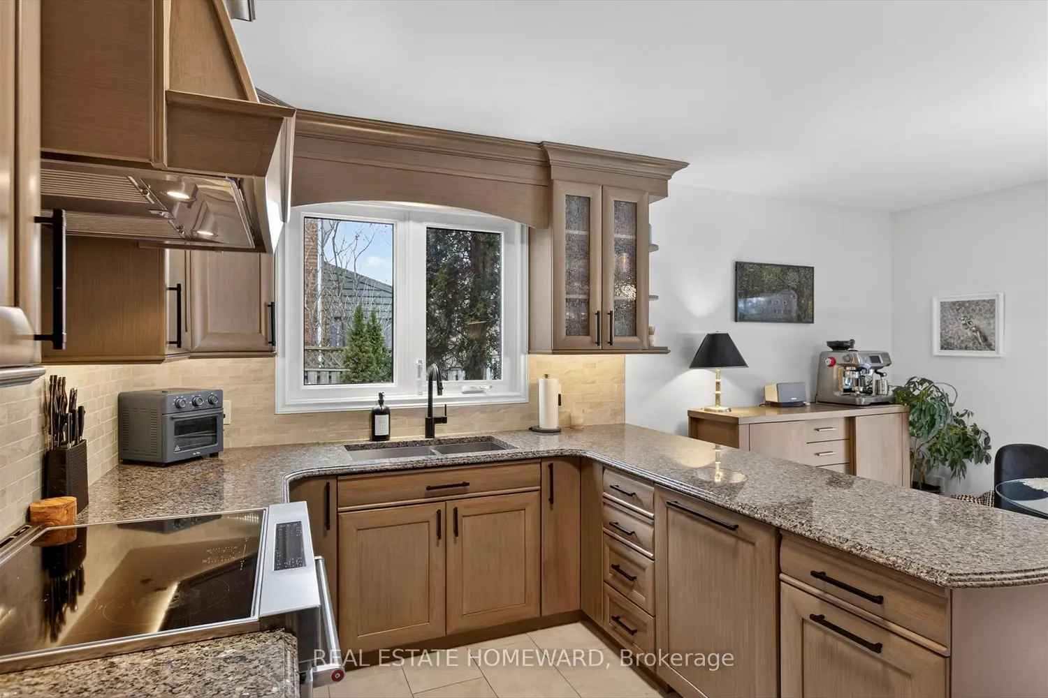 Additional image 9 of 1530 Scollard Crescent
