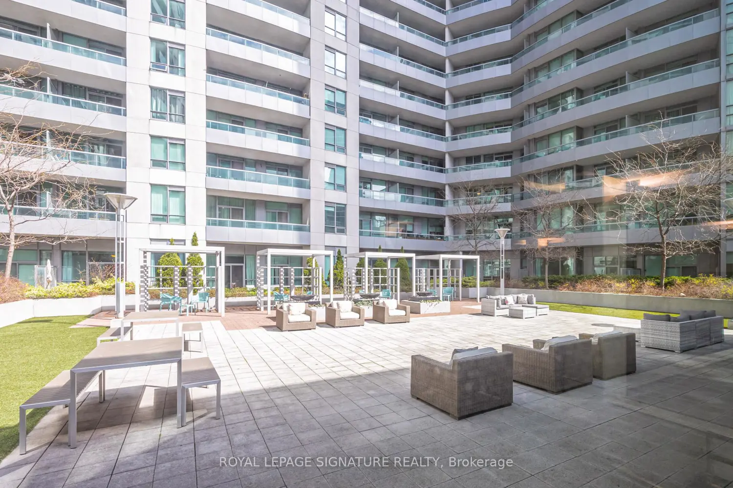 Additional image 18 of 19 Grand Trunk Crescent 2103