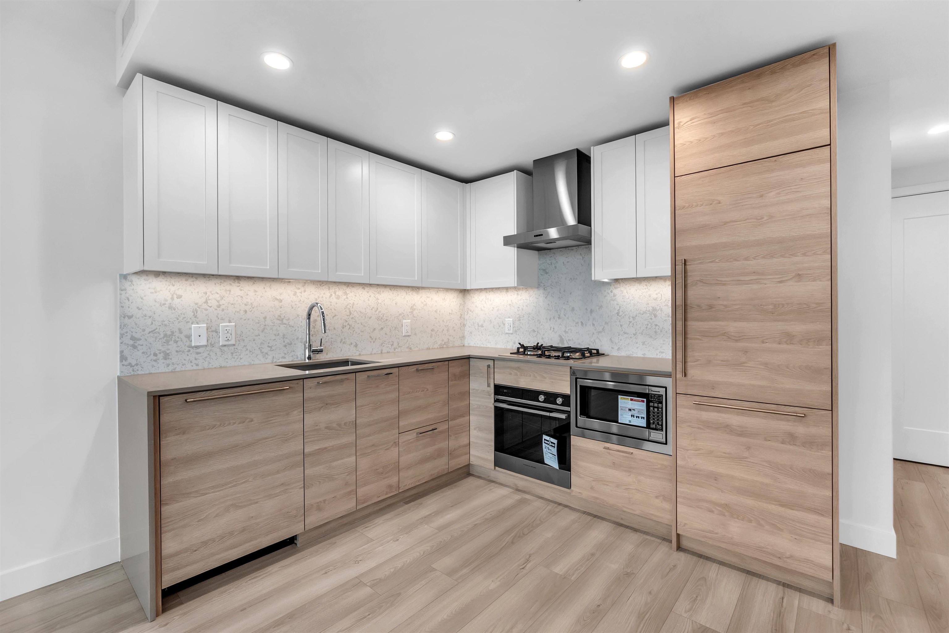Additional image 4 of 2406-2381 Beta Avenue, Burnaby, BC, V5C 0P7