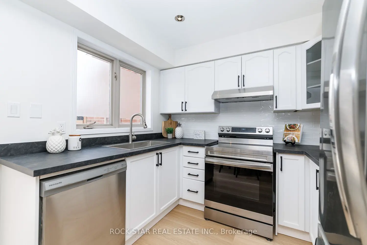 9 Stevens Drive photo 5