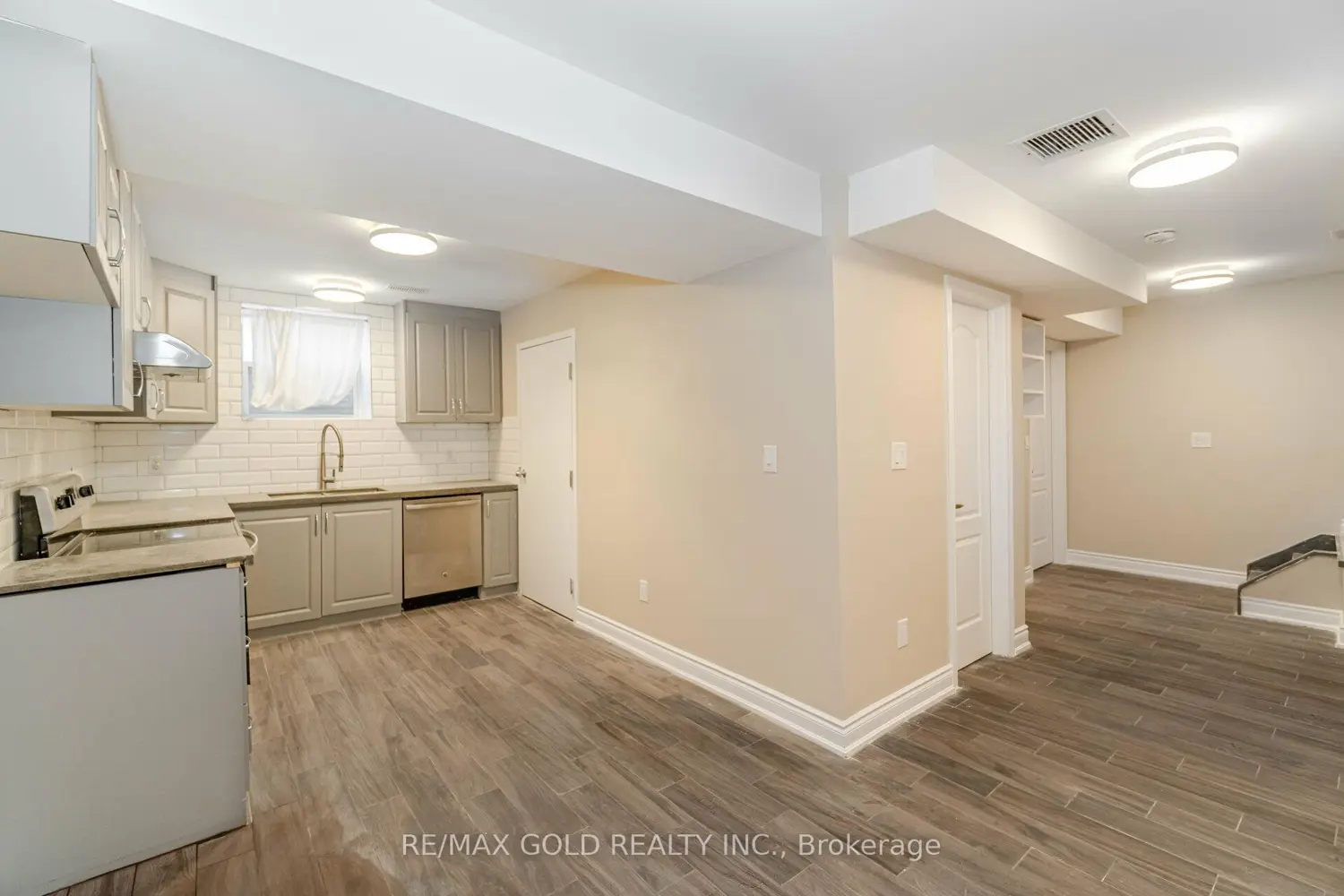 Additional image 17 of 161 Adelaide Avenue