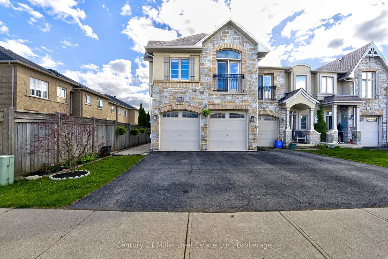 2325 Stone Glen Crescent