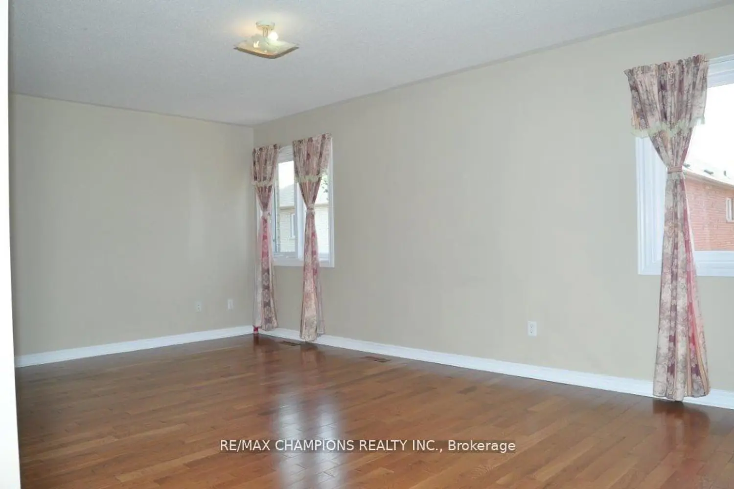 Additional image 15 of 104 Masters Green Crescent