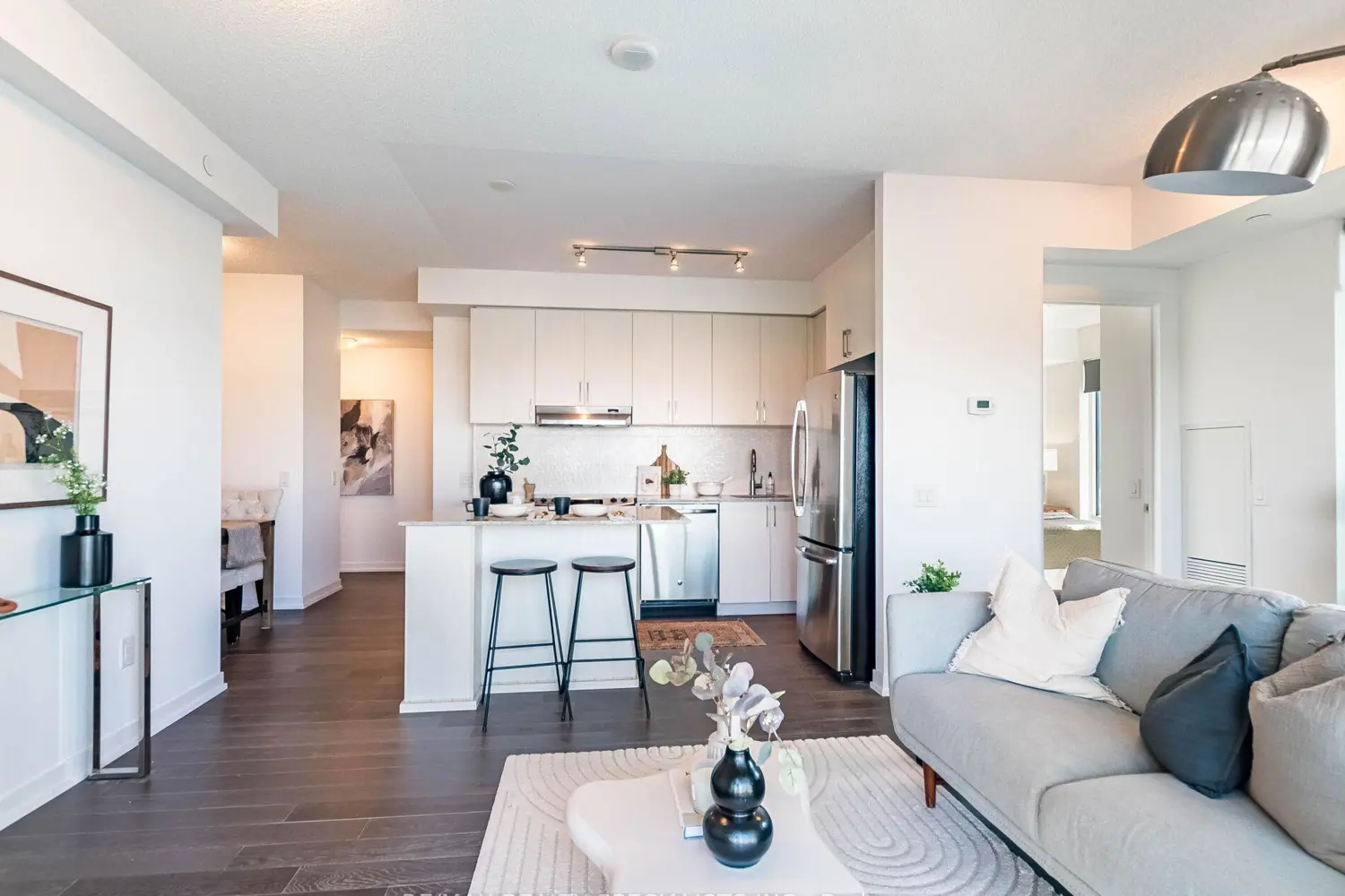 2560 Eglinton Avenue 610