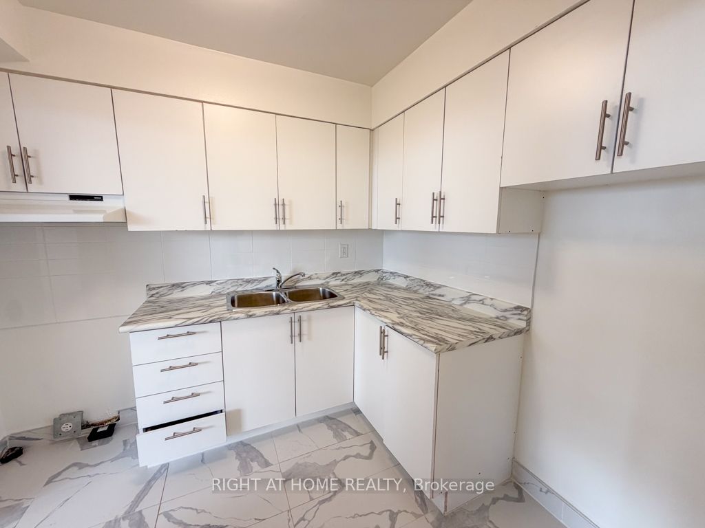 Additional image 5 of 116-1440 Lawrence Avenue W, Toronto, ON, M6L 1B2
