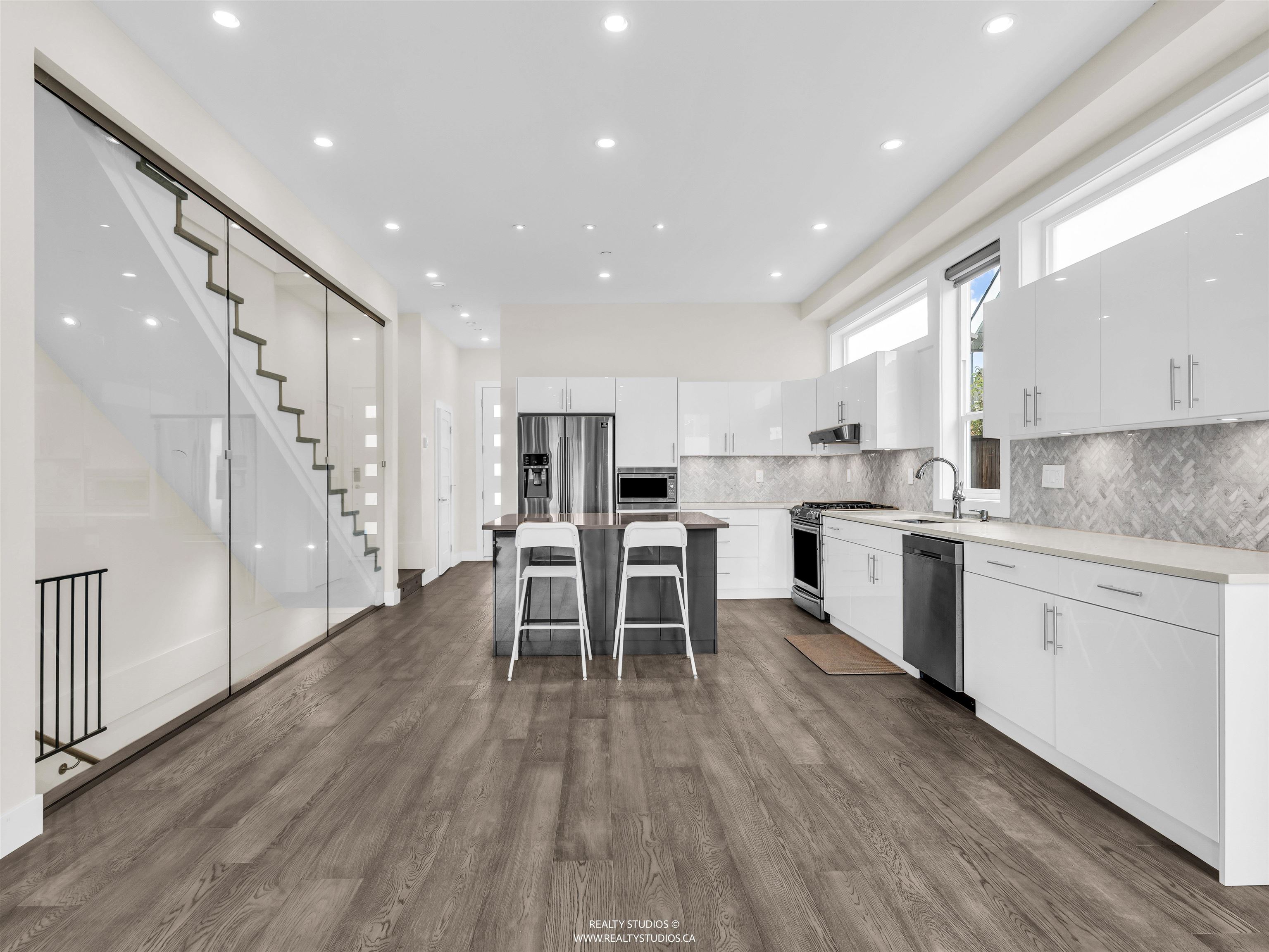 Additional image 6 of 409 Keith Road W, North Vancouver, BC, V7M 1M2