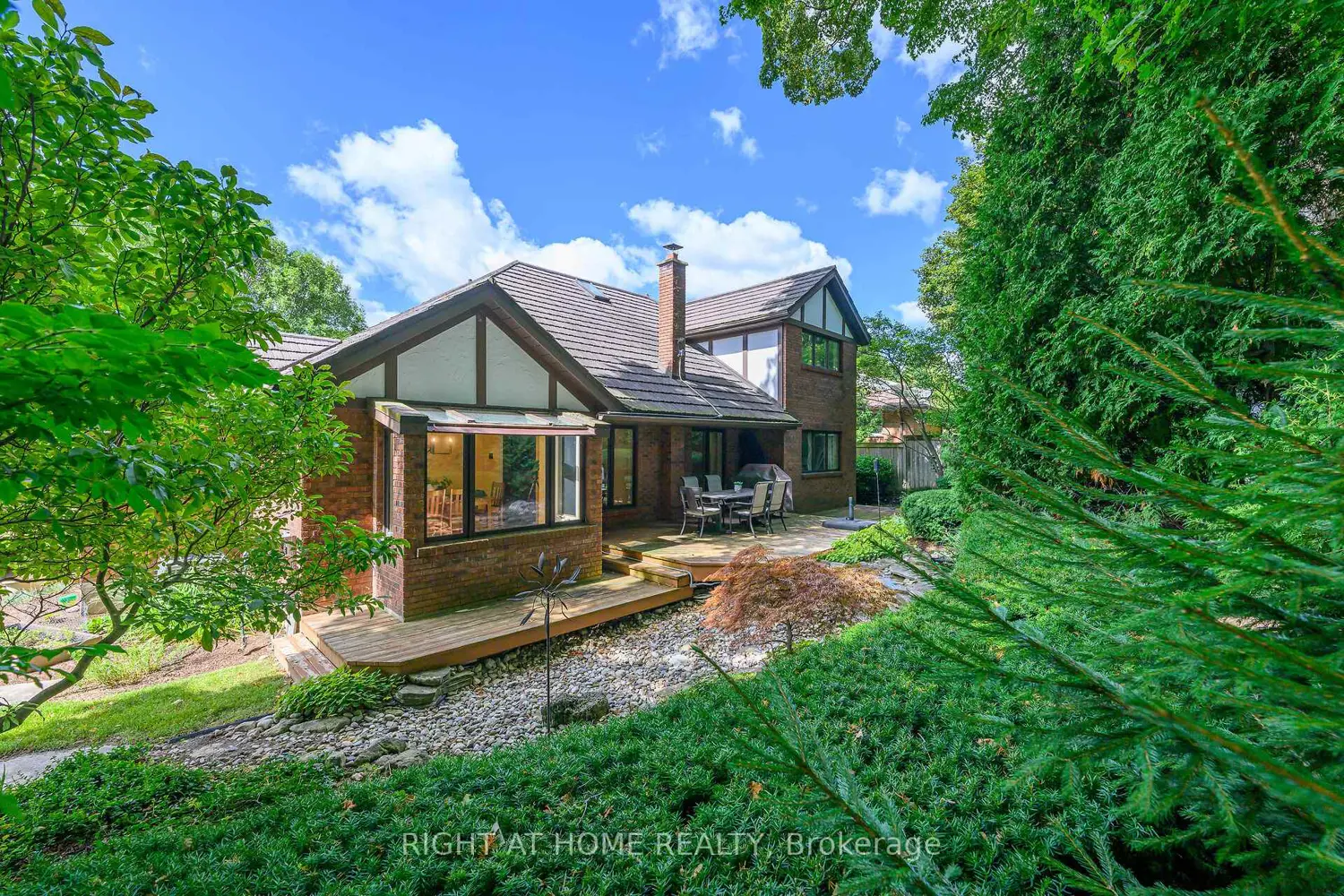 33 Walnut Drive photo 3