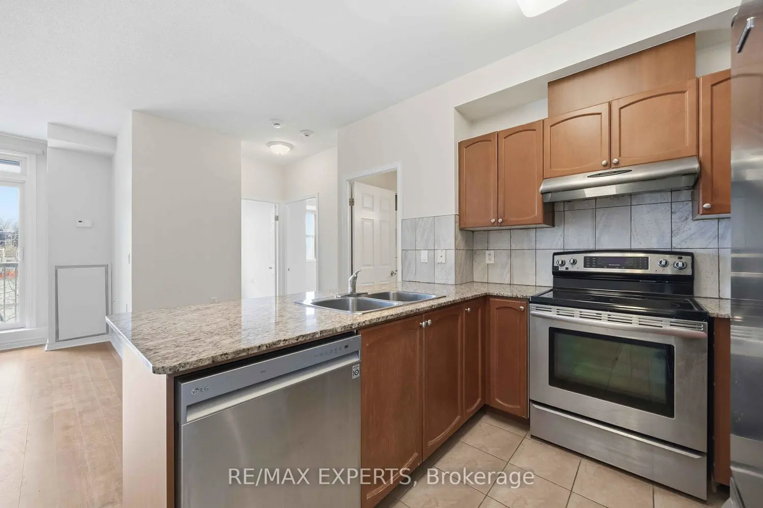 Additional image 6 of 15450 Yonge Street 207