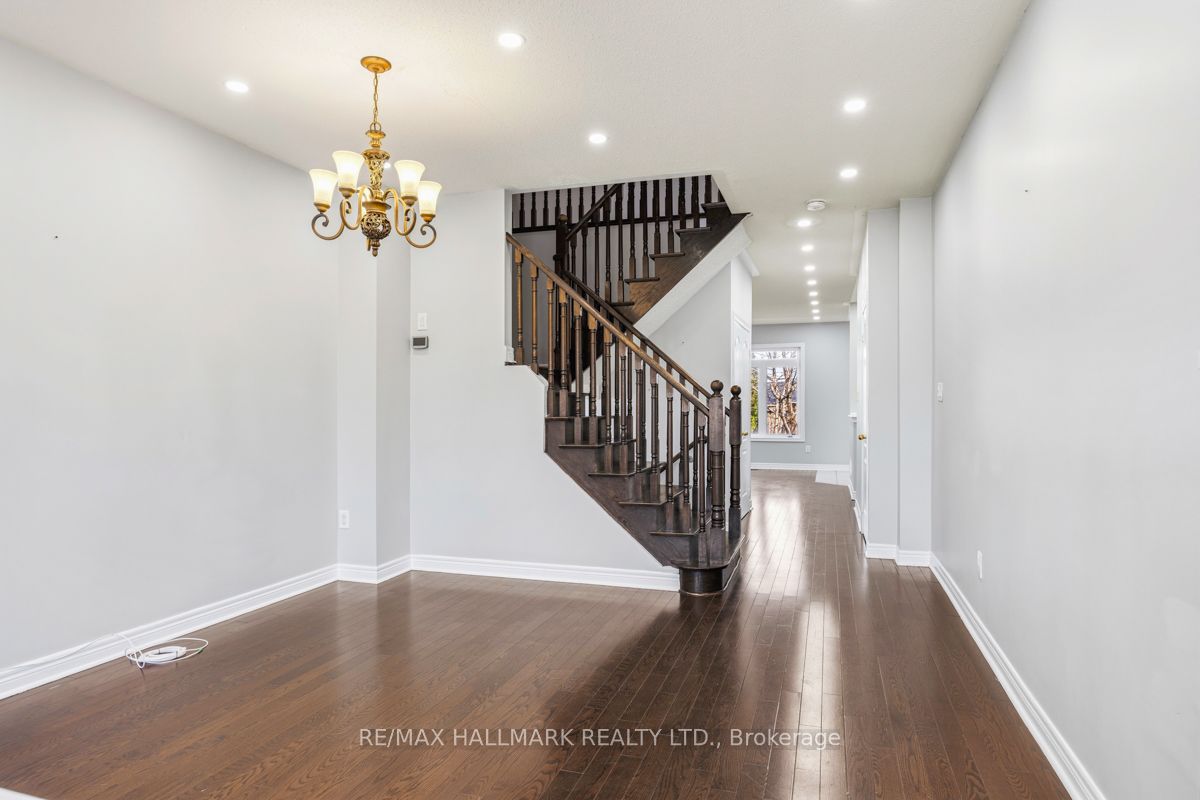 Additional image 3 of 33 Tomabrook Crescent, Brampton, ON, L6R 0V2
