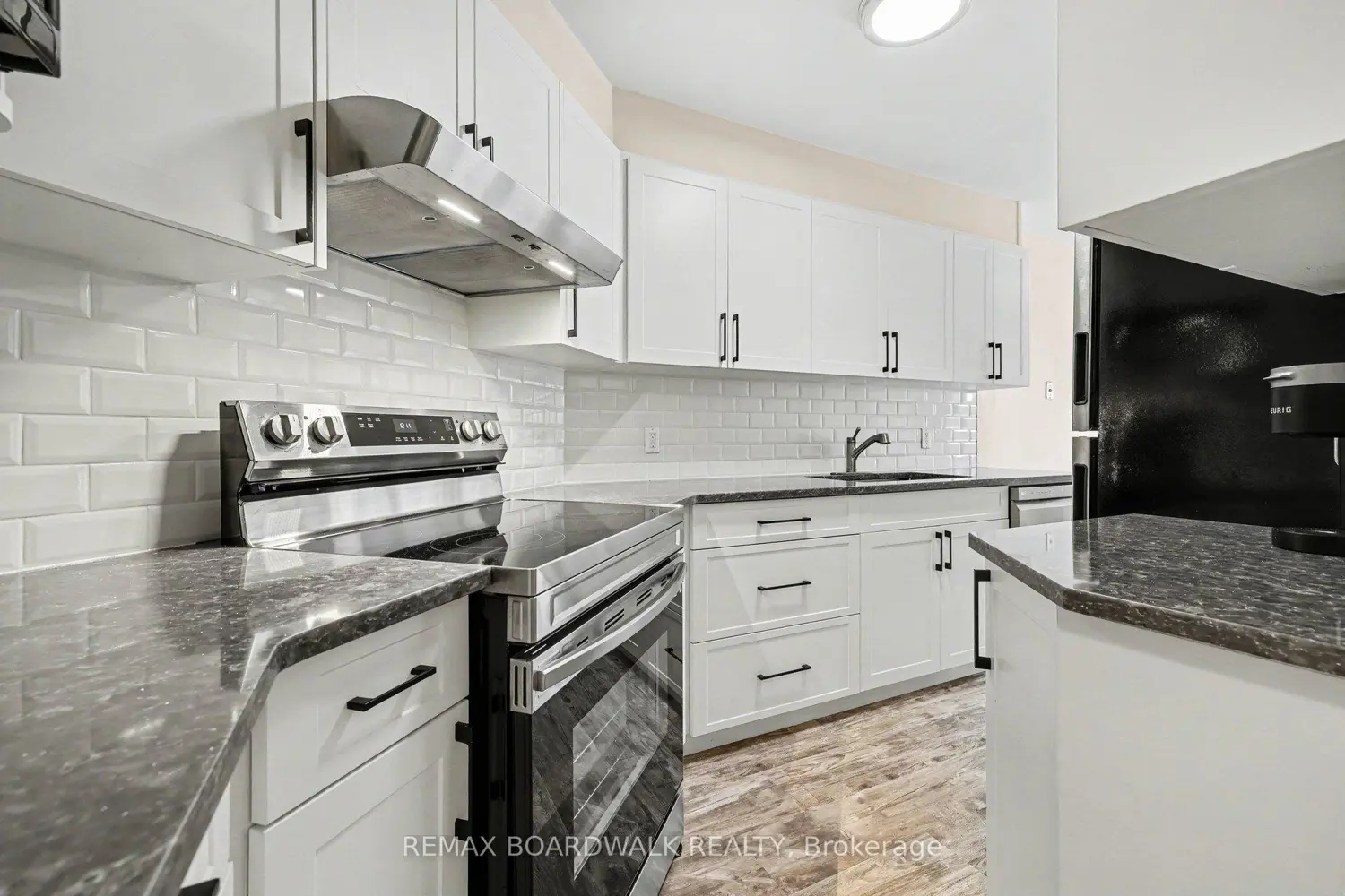 1607 Locksley Lane photo 2