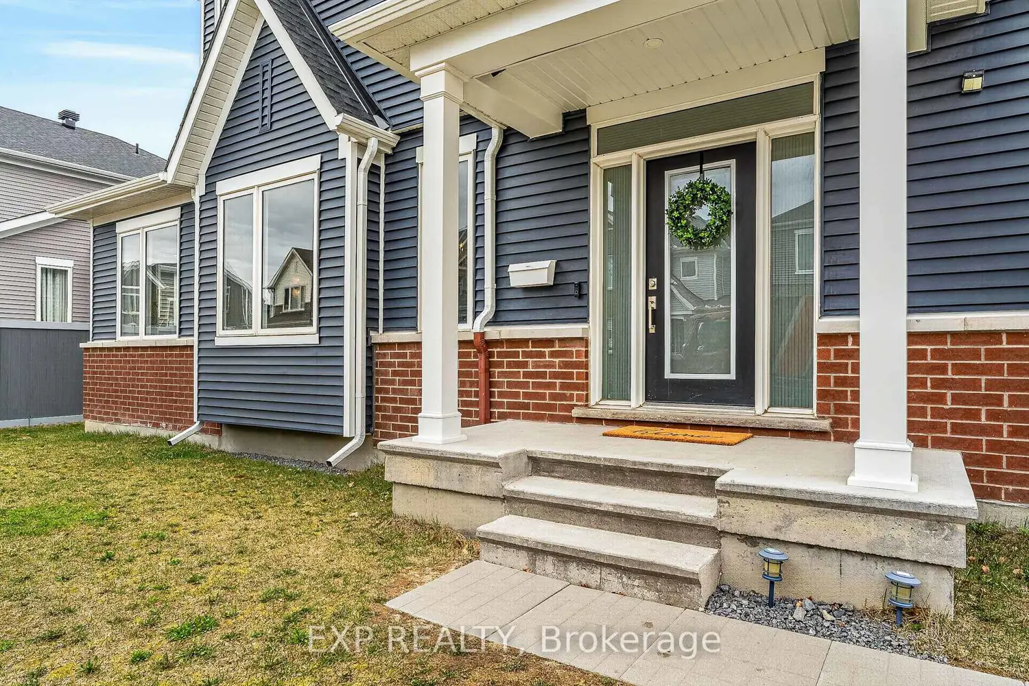 909 Lesage Way photo 2