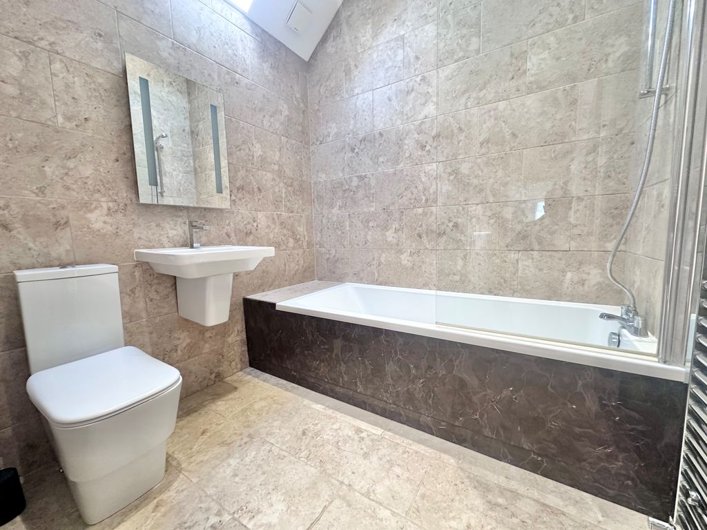 Additional image 19 of 4 bed detached house to rentBuntingbridge Road, Ilford IG2