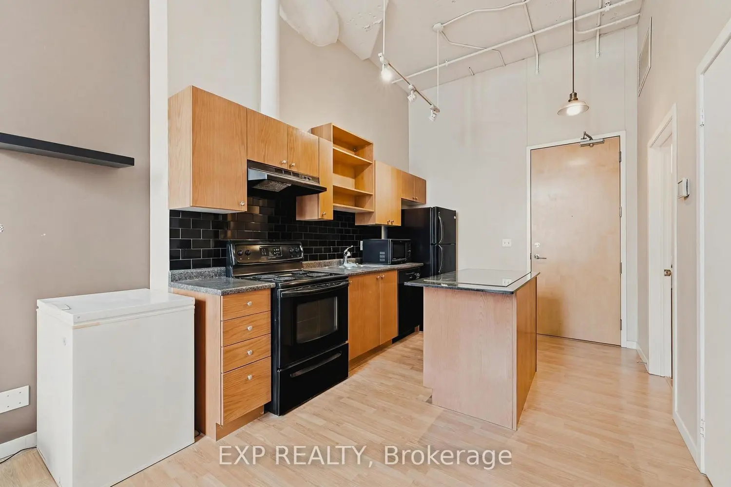 Additional image 8 of 410 King Street 124