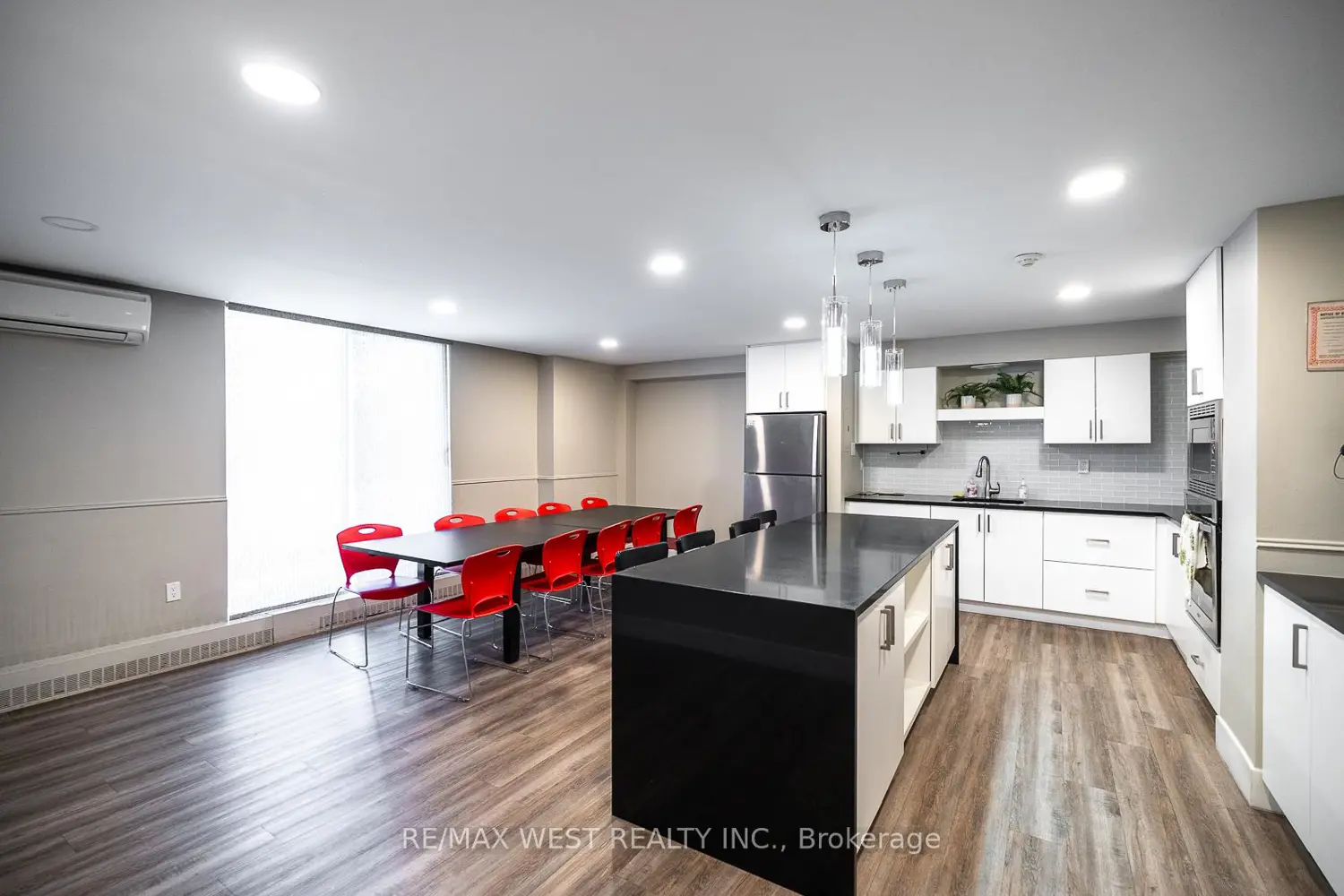 Additional image 16 of 1100 Caven Street 310