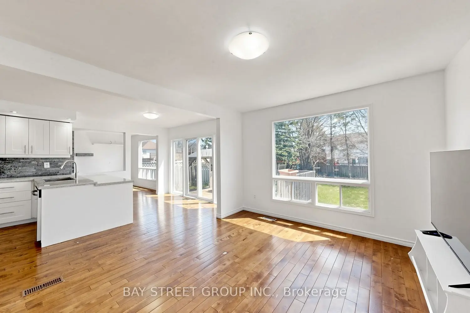 Additional image 5 of 985 Linden Street