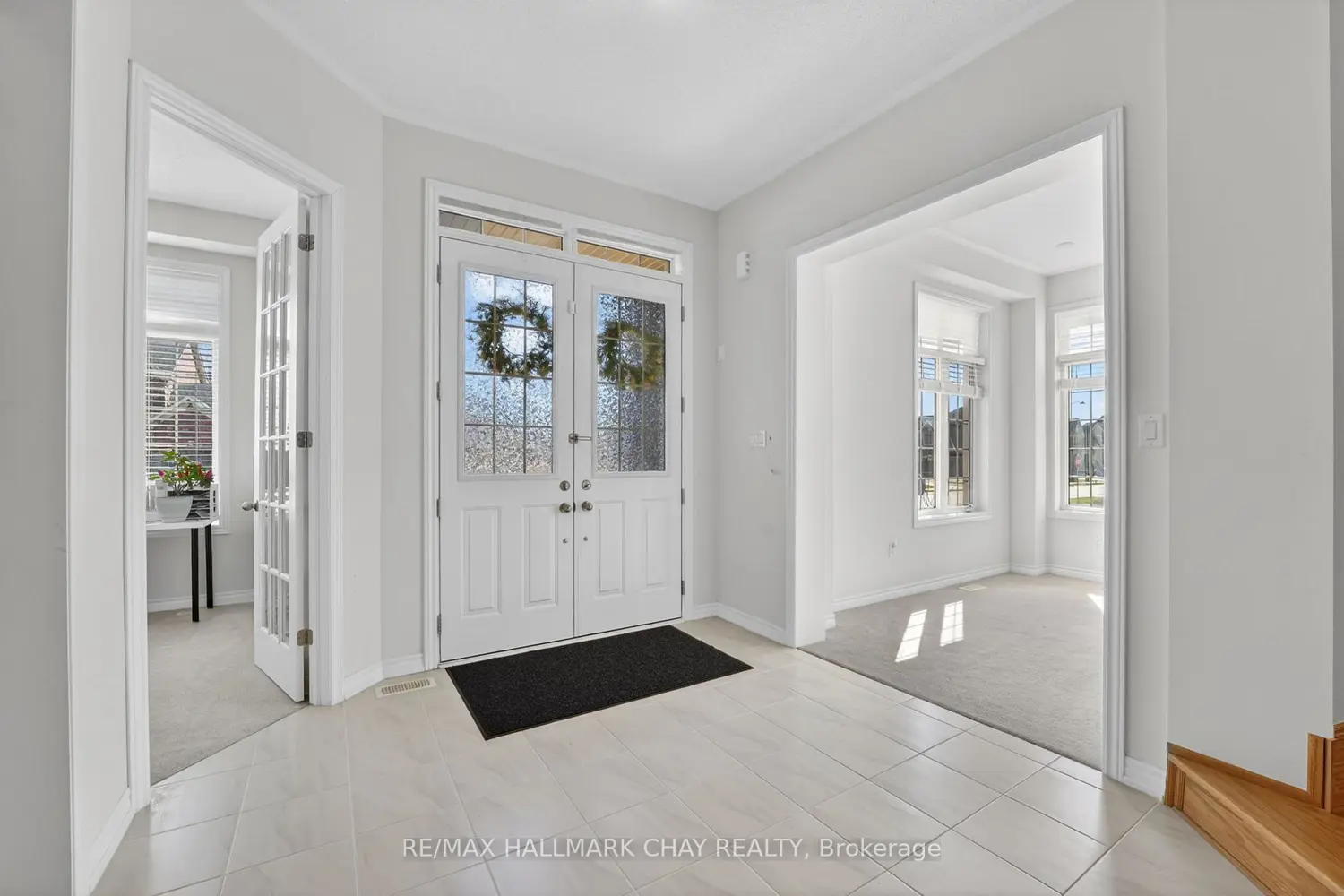 12 Thompson Way photo 3