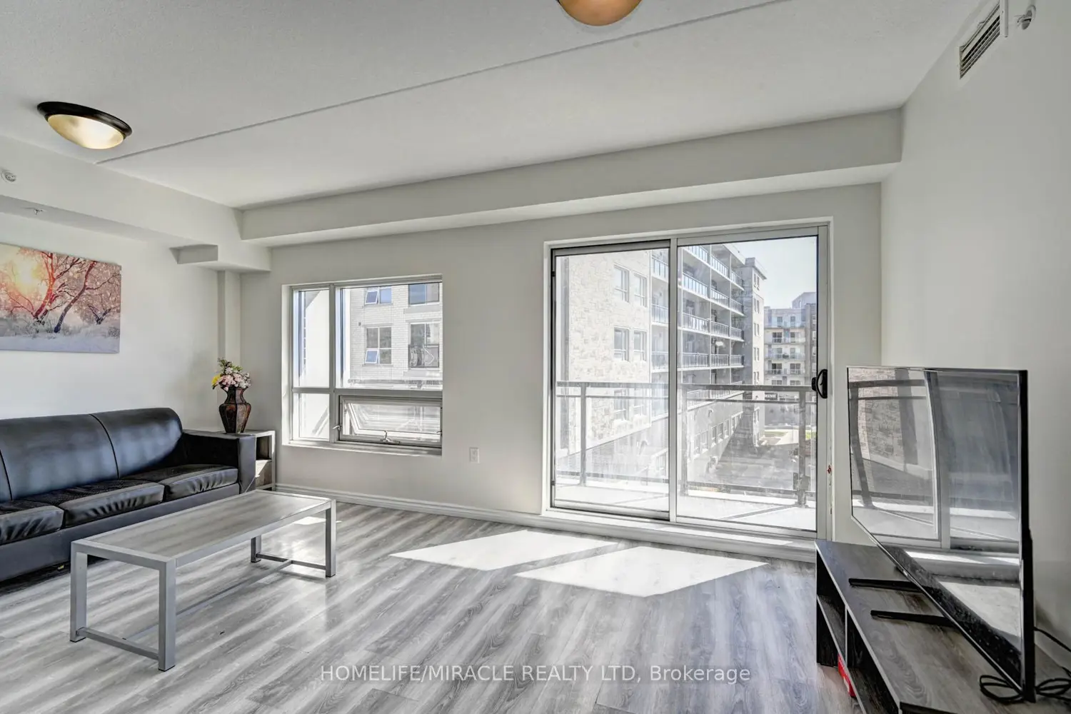 275 Larch Street 209F photo 4