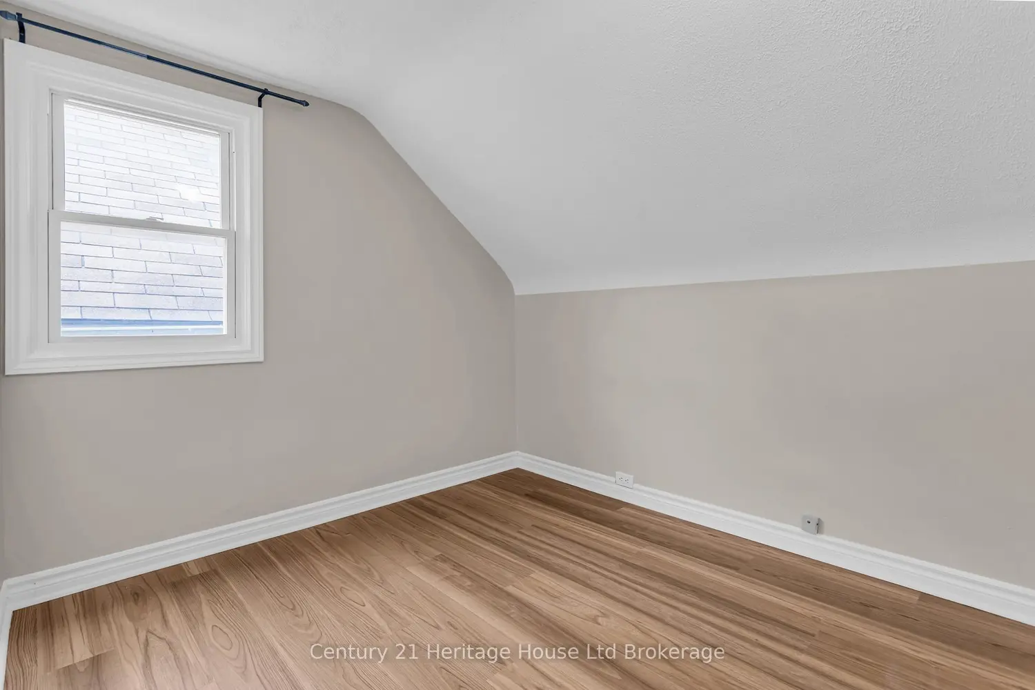 Additional image 9 of 1098 Frances Street