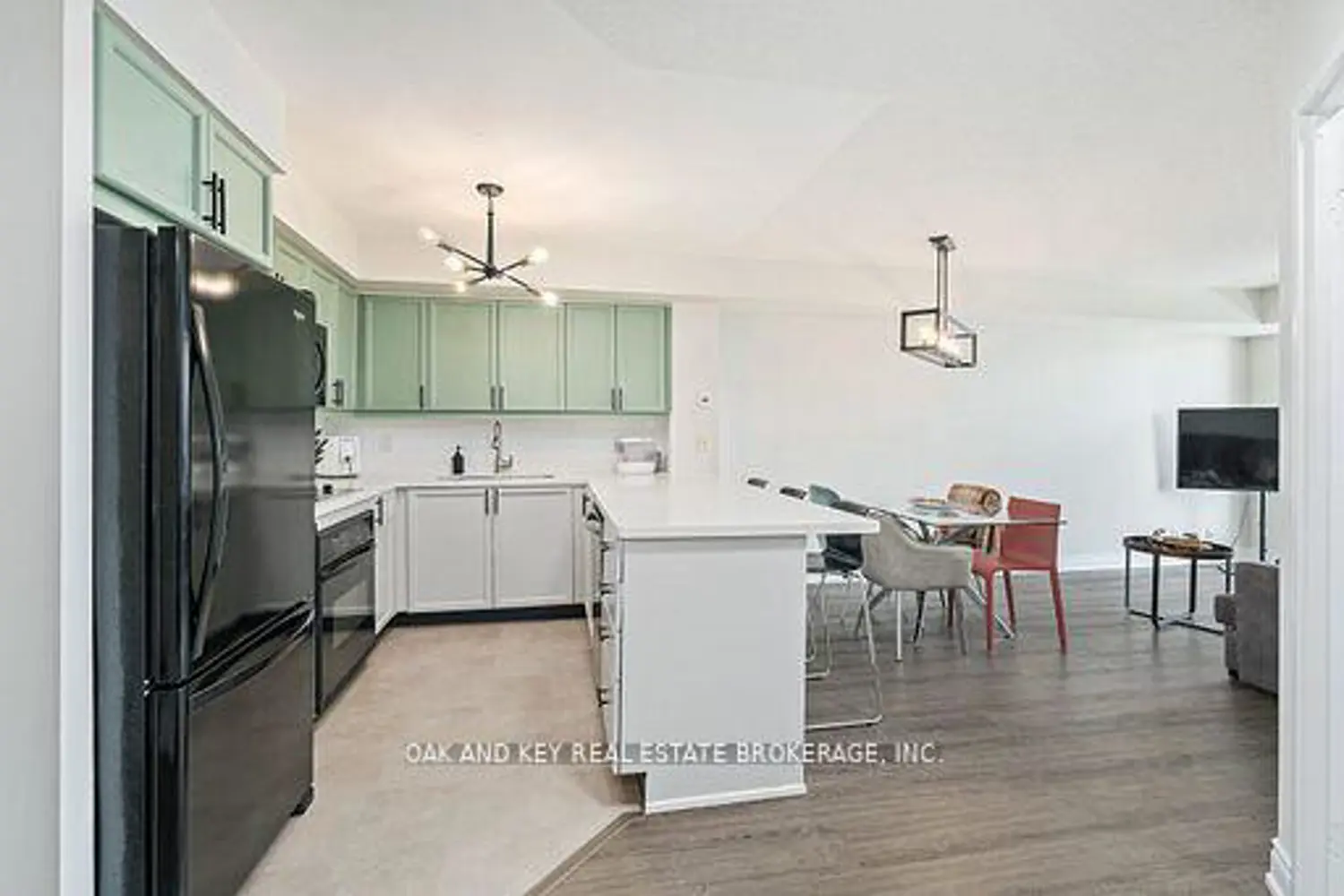 Additional image 11 of 245 Davisville Avenue 613