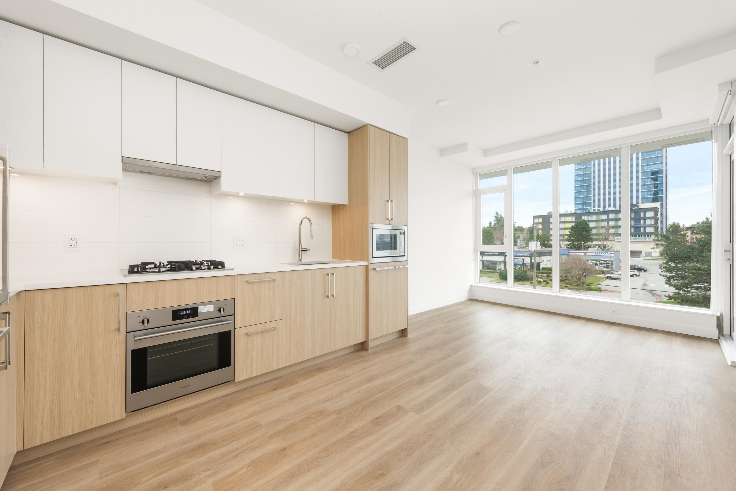 408-9675 King George Boulevard, Surrey, BC, V3T 0T7