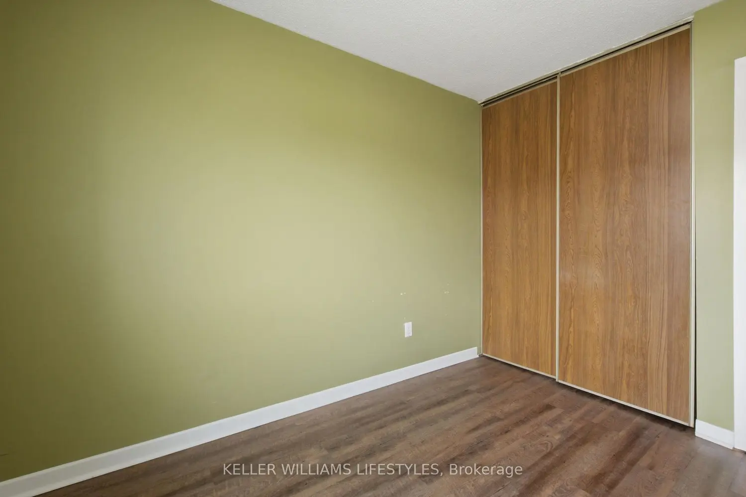 Additional image 15 of 500 Osgoode Drive 136
