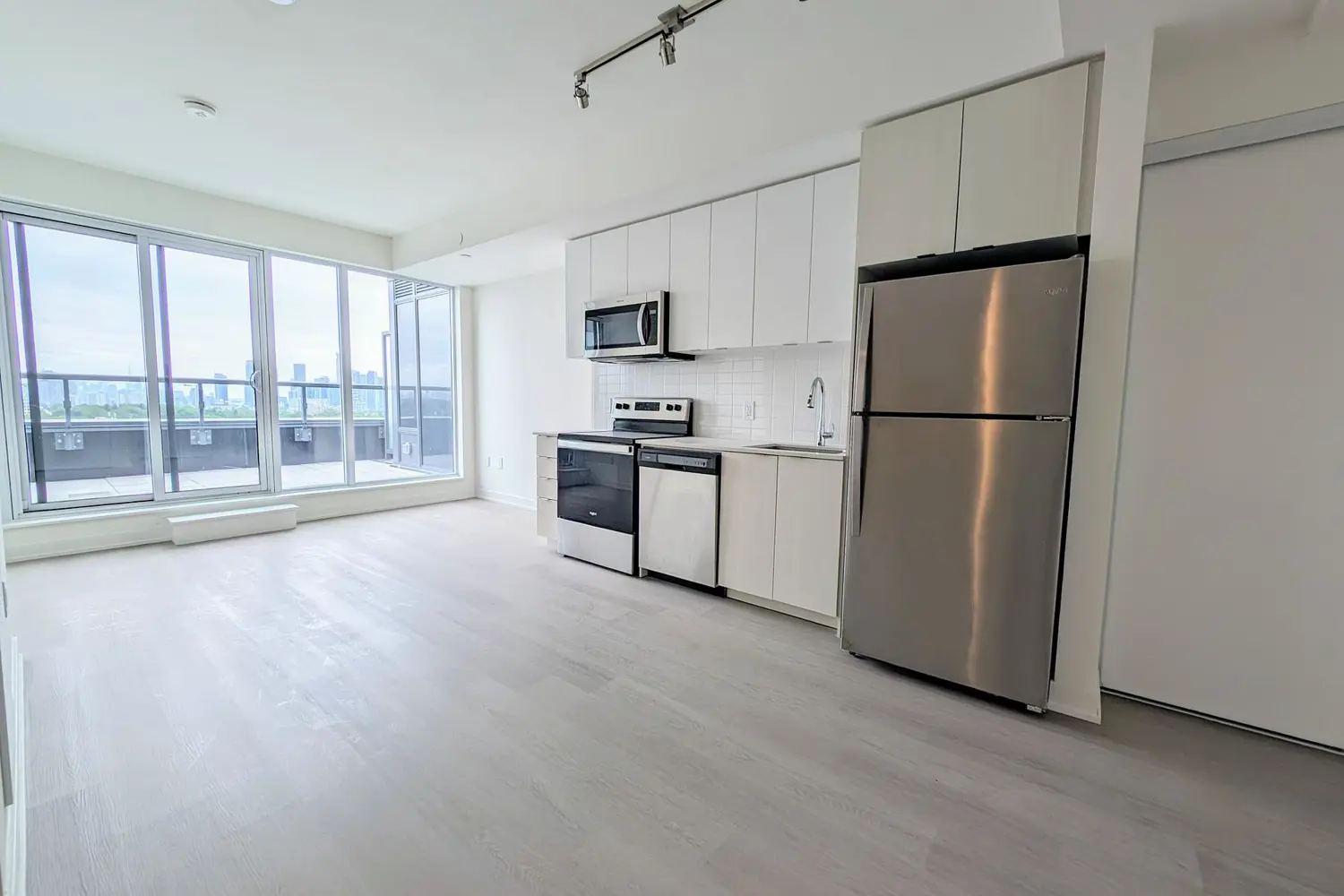 Additional image 7 of 859 The Queensway 910
