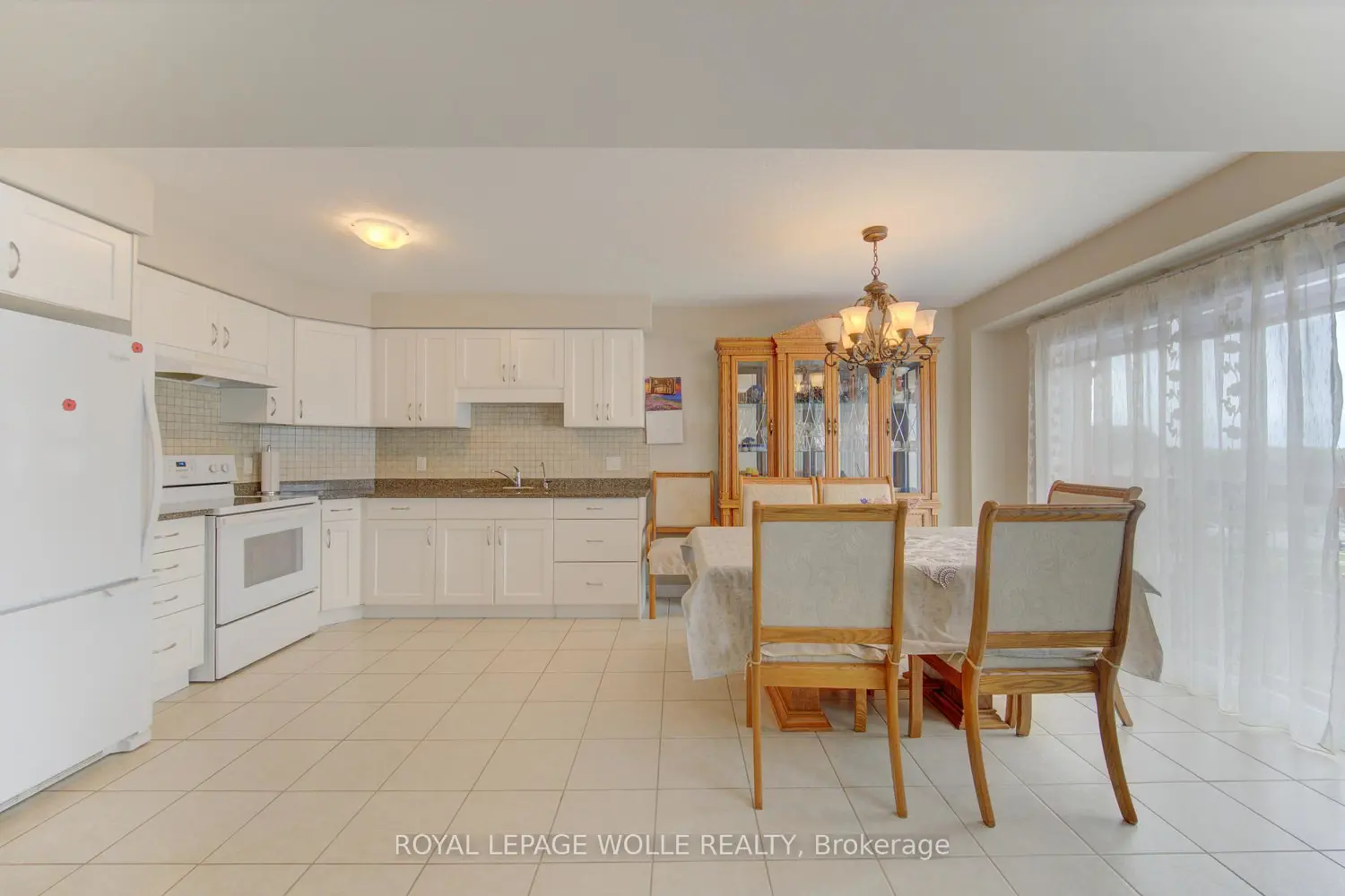 430 Avens Street photo 5