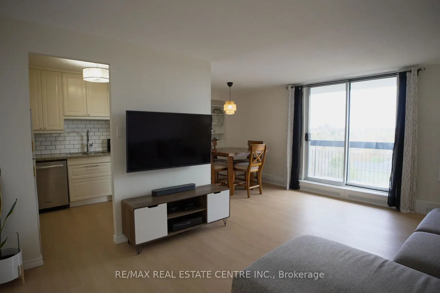 Additional image 16 of 1100 Caven Street 704